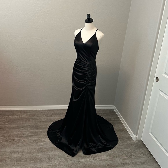 NEW JOVANI SZ 6 BLACK STRETCH MATERIAL RUCHED BODICE FORMAL EVENING GOWN - Picture 2 of 16
